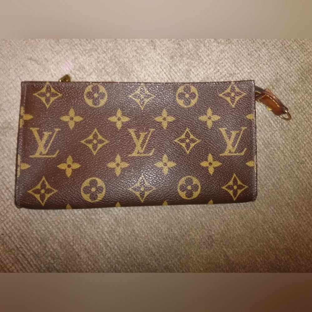 Louis Vuitton pouch 👝 - Picture 4 of 8